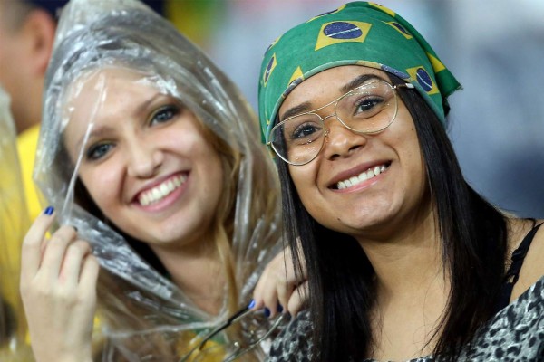 Ambiente del Brasil-Honduras en el estadio Beira-Rio en Porto Alegre