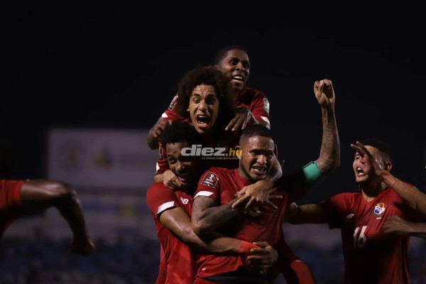 Las impactantes y desgarradoras fotos de los futbolistas de Honduras en el Olímpico y el júbilo de los panameños