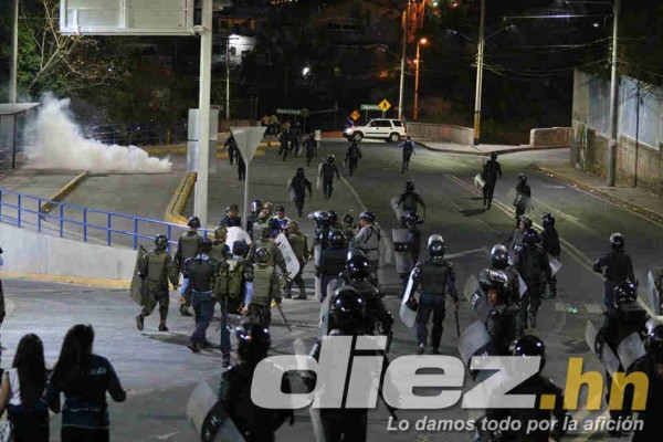 EN FOTOS: Noche de terror en las afueras del Nacional tras derbi Motagua-Olimpia