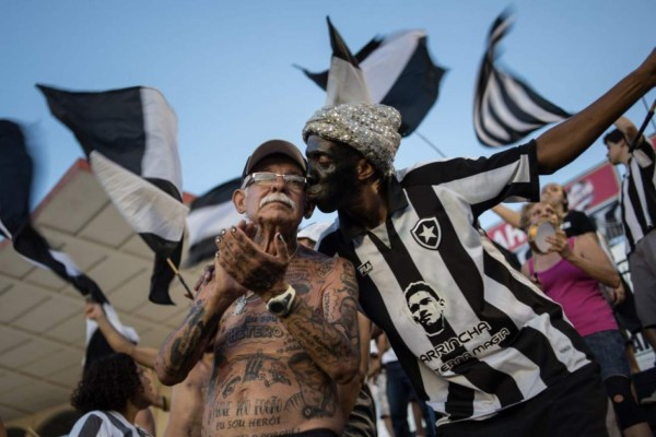 Delneri Martins Viana y sus 83 tatuajes del Botafogo de Brasil