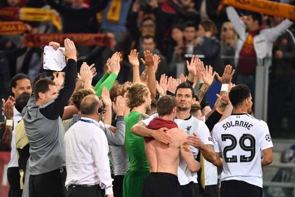 Lo que no se vio en TV: Eufórica celebración de Liverpool y Salah consuela a sus excompañeros