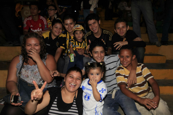 Ambiente en el estadio Morazán