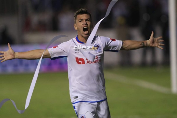 Dos jugadores de otros equipos llegaron a apoyar a Olimpia y el abrazo de Trogio y Vargas