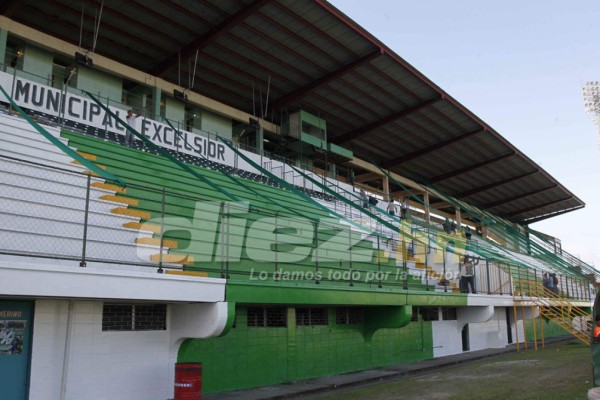 FOTOS: Así son las graderías móviles que se instalan en el Excélsior