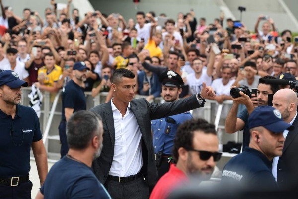 ¡Locura en Turín antes de la presentación de Cristiano Ronaldo!