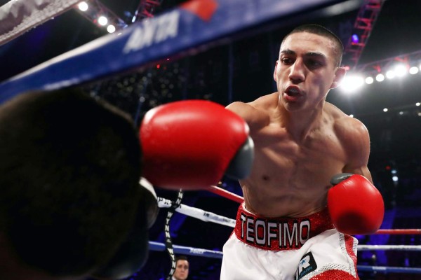 FOTOS: Así fue la paliza de Teofimo López a mexicano a Ishwar Siqueiros