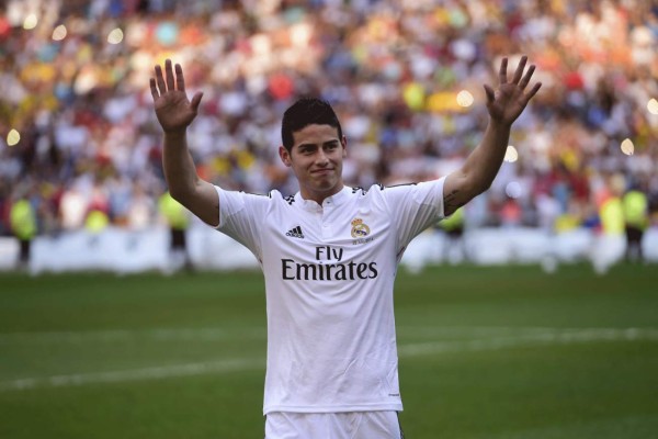 James Rodríguez fue presentado por Real Madrid ante 20 mil aficionados.