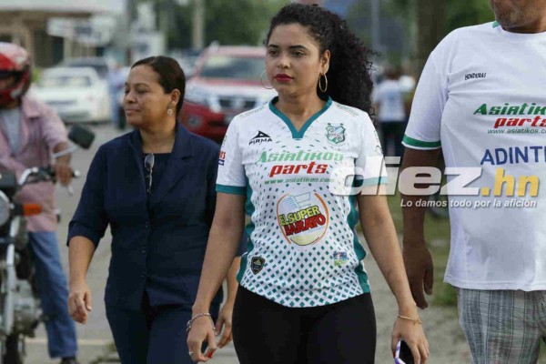 ¡Mamitas! Puerto Cortés se llena de chicas lindas para el Platense-Olimpia