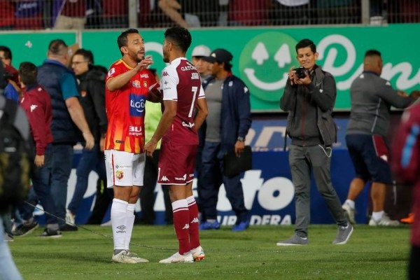 ¡Bochorno! Saprissa-Herediano terminó entre golpes, empujones e insultos