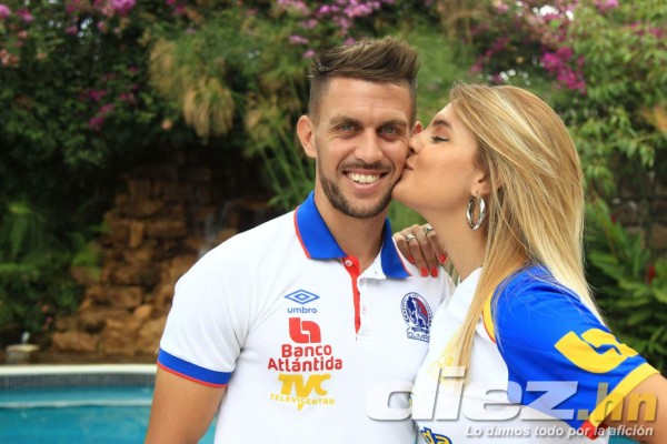 Así es Magali, la sexy novia de Guillermo Chavasco que calienta el clásico Olimpia-Motagua