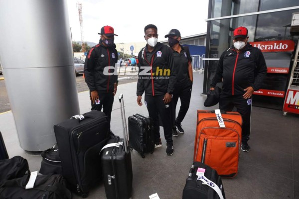 ¡Cánticos y nuevo look! La partida de Olimpia rumbo a Orlando para enfrentar al Montreal Impact