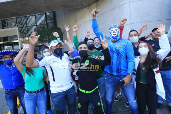 Fotos: Afición catracha llega en gran número al estadio Azteca para apoyar a Honduras ante México