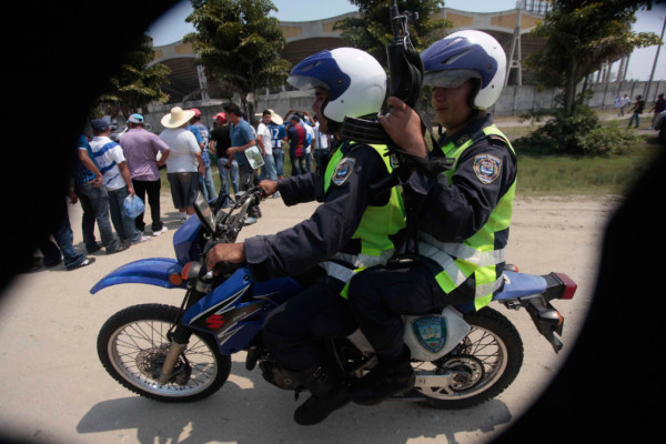 Ambiente Honduras-México en las afueras del Olímpico