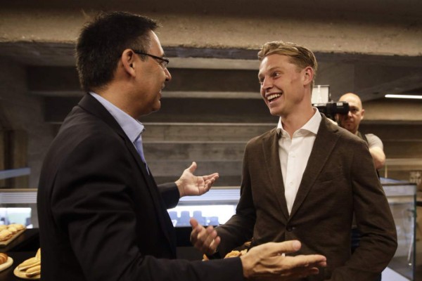 La bella novia de Frenkie De Jong deslumbró en la presentación del jugador en el Camp Nou