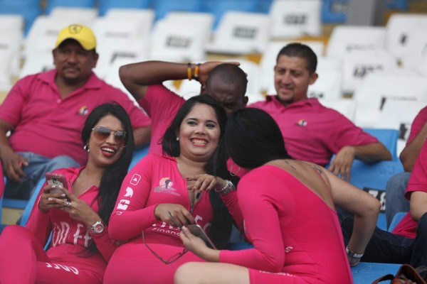 Las chicas lindas que engalanaron el cierre de las vueltas en Honduras