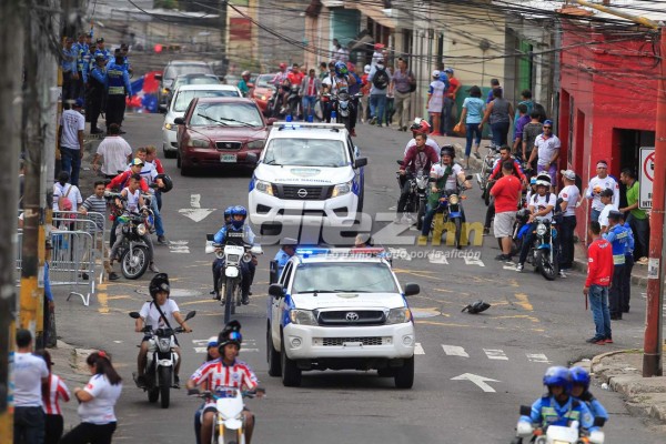 La majestuosa llegada de la Ultra Fiel al Estadio Nacional previo al Motagua-Olimpia