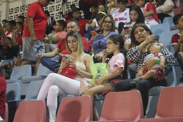 Michaell Chirinos protagonista en La Ceiba; la humilde llegada del Vida al estadio y las bellezas