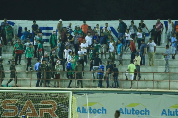 Juticalpa reprocha agresión de la barra del Marathón a sus aficionados y los declaran 'non grato'