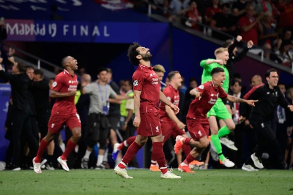 Lo que no se vio en TV: El llanto del Tottenham, la sexy rubia y el increíble festejo del Liverpool
