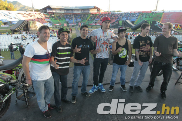 Tegucigalpa vibró con el show en Xpilots