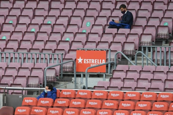 Las imágenes del Barcelona-Betis: ¿Por qué Messi fue suplente en el Camp Nou?