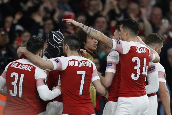 ¡A lo Alberth Elis! Aubameyang celebra triunfo del Arsenal al estilo del hondureño