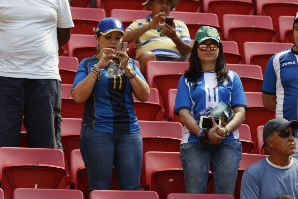 BELLEZAS: Las mujeres que engalanaron el Honduras-Argentina de Rio-2016