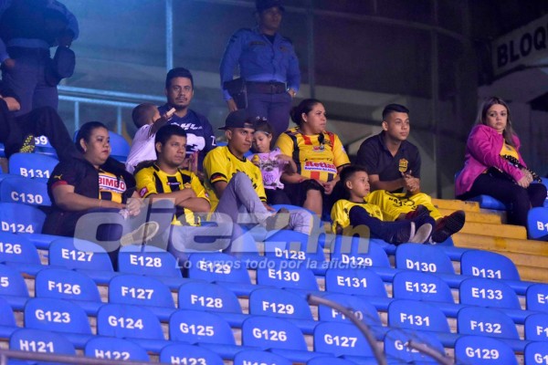 NO SE VIO POR TV: ¿Con quién celebró Estupiñán su primer gol en Motagua?