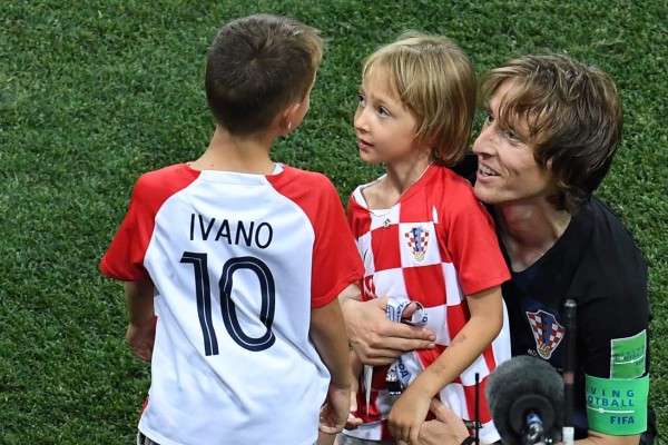 No se vio en TV: El beso a Rakitic, el desahogo de Modric y la eufórica celebración croata