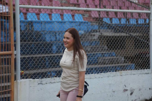 La bella hermana de Elder Torres y la sorpresota que recibió en el entreno del Vida