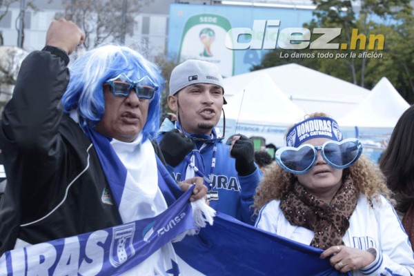 Aficionados hondureños ponen ambiente catracho en Brasil