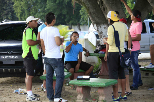 Huelga en Marathón por falta de salario.