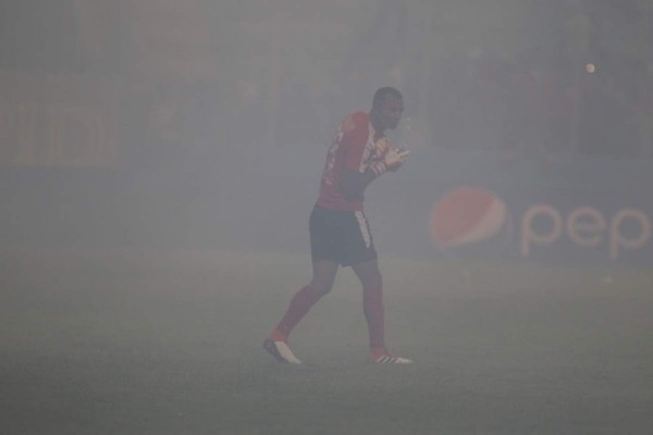 Las otras fotos que no viste del Motagua-Olimpia que terminó en caos