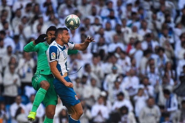 Real Madrid derrota al Espanyol y le mete presión al Barcelona en el liderato de LaLiga
