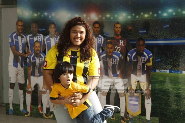 FOTOS: Así vive el Olímpico la fiesta de la gran final Real España-Motagua