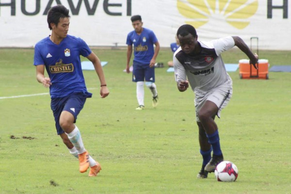 Winston Viveros revela la señal recibida antes de marcarle dos goles al Olimpia