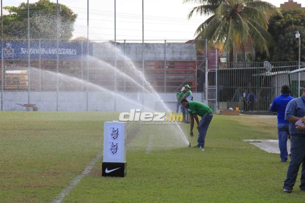 CURIOSO: La camisa de Alexander Aguilar, las gradas del Morazán y Castellón&nbsp;&nbsp;