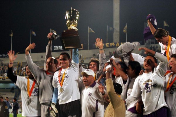 ¡Chivas iguala al Olimpia! Los equipos que han levantado el deseado torneo de la Concacaf