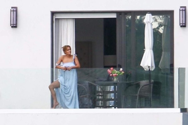 Filtran fotos de Jennifer Lopez y Ben Affleck juntos en Miami; captados en un balcón y en el gym