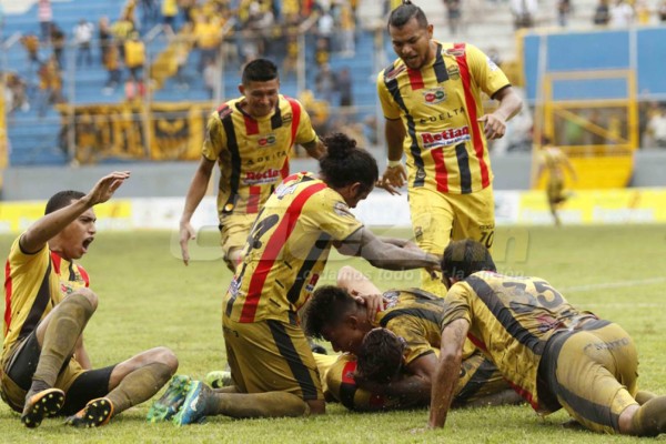 CURIOSAS: Lágrimas, frustración y el noble gesto del Real Sociedad en el Morazán