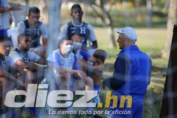 El 'spray mágico' de Fabián Coito y la plática con Choco Lozano: Así fue el cuarto día de entrenamiento de Honduras