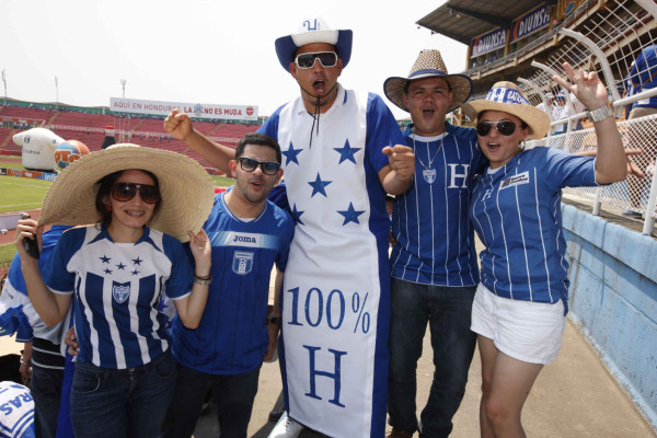 Calor, ambiente y belleza dentro del estadio Olímpico