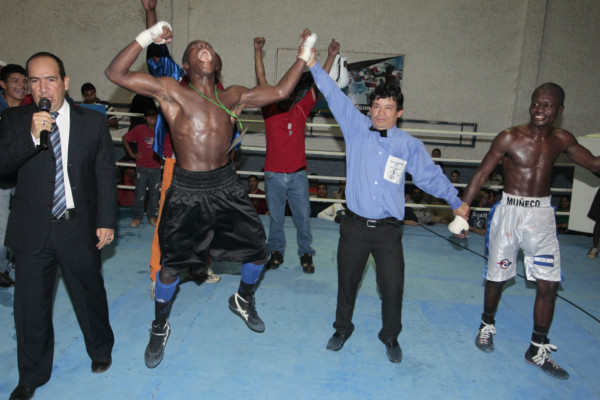 EL 'Muñeco' González pierde su invicto de boxeo
