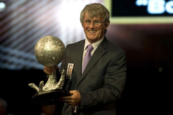 ¡'Bolillo' hace historia! El colombiano está en la lista de entrenadores que en más mundiales ha dirigido