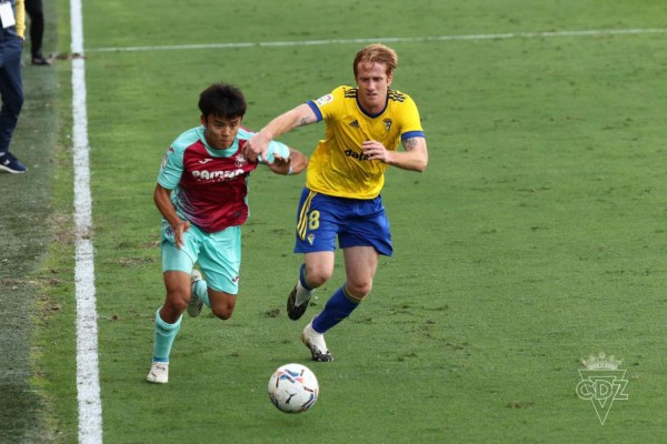 FOTOS: El reclamo de Choco Lozano, el duelo con Iborra y los gestos de dolor en el Cádiz-Villarreal