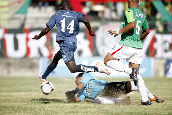 Imágenes del accidentado partido Marathón-Motagua