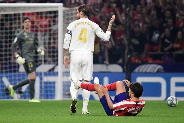 FOTOS: El homenaje y el consentido de Fabián Coito en el derbi Atlético - Real Madrid