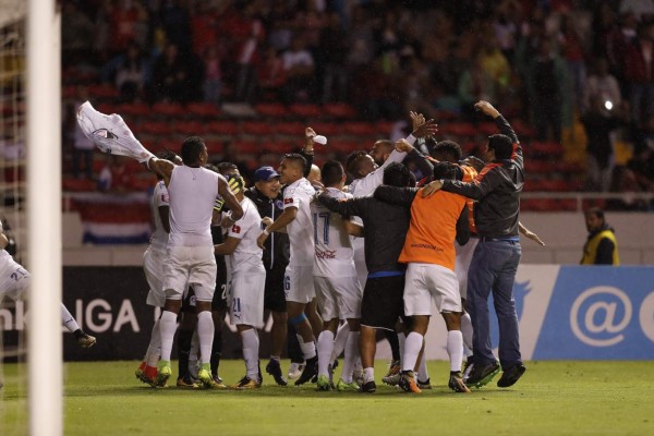 Así fue el enorme festejo de los jugadores del Olimpia luego de se campeones
