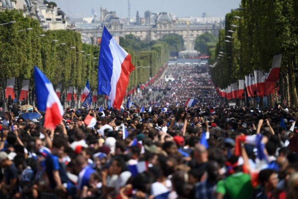 ¡La Copa está en casa! Francia explota de euforia tras conquistar Rusia 2018