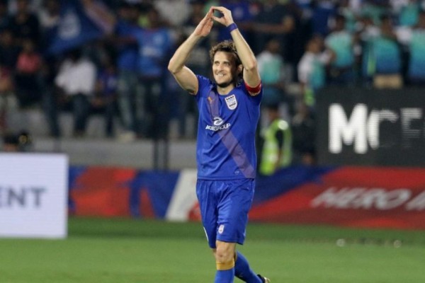 TOP: Grandes futbolistas activos que juegan en ligas desconocidas